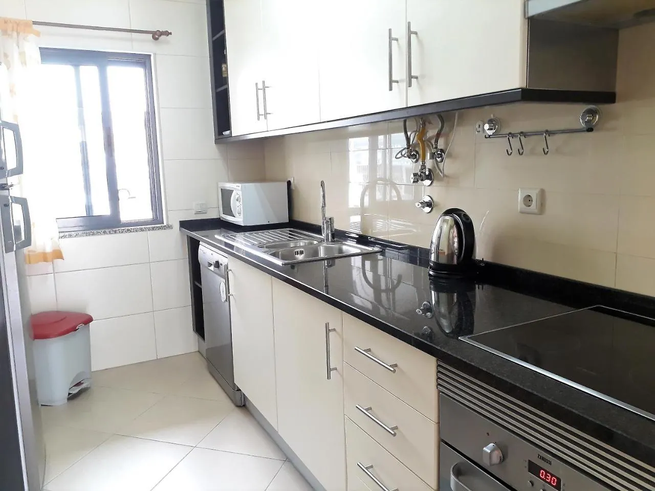 T2 Tahiti - Terraco, Familiar, Garagem, Wifi Apartment Quarteira