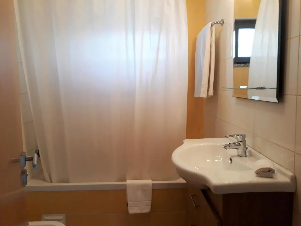 T2 Tahiti - Terraco, Familiar, Garagem, Wifi Apartment Quarteira